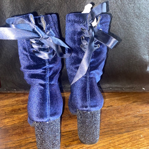 Boots - Picture 3 of 5